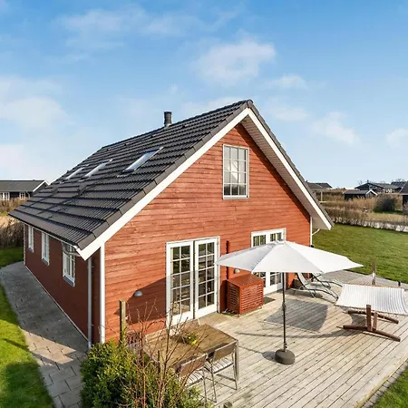 Holiday home Beautiful In Frorup With Kitchen